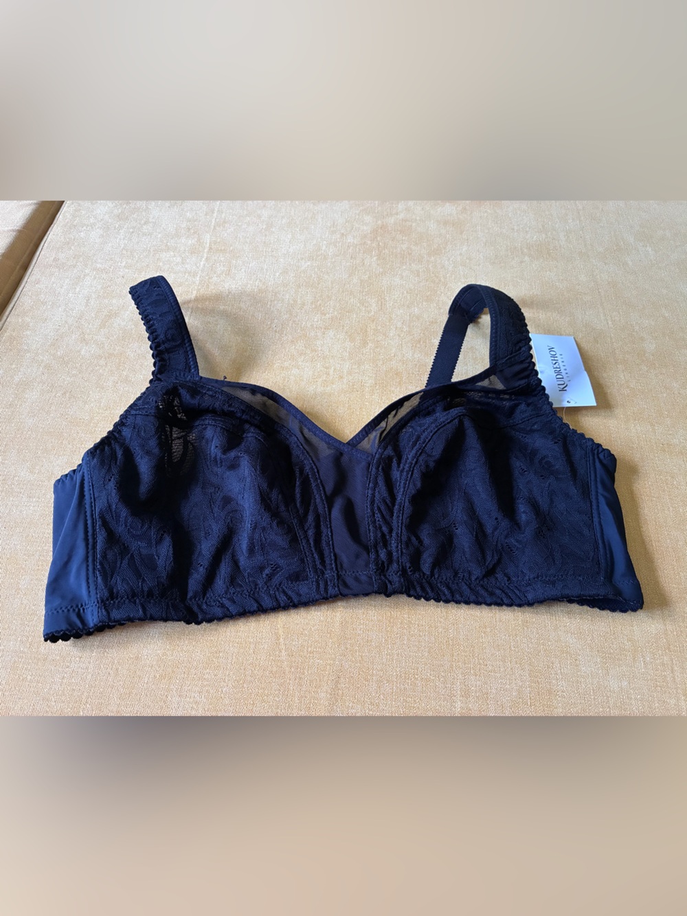 Kudreshow brand, size 44B, black, new with tags, wireless, comfy bra